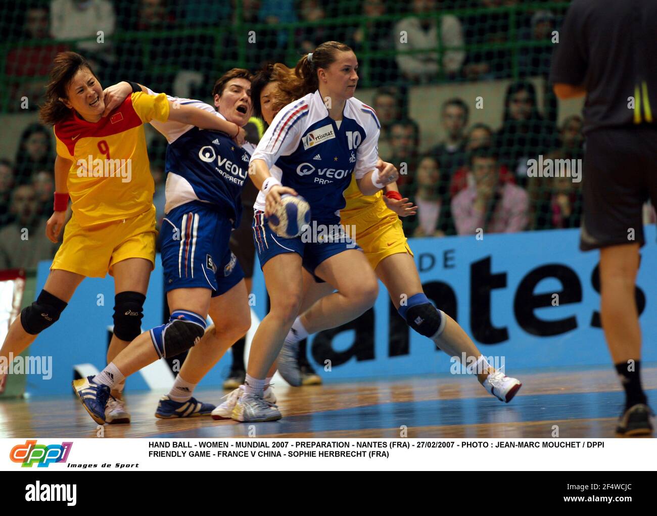 HAND BALL - WOMEN - MUNDIAL 2007 - PREPARATION - NANTES (FRA) - 27/02/2007  - PHOTO : JEAN-MARC MOUCHET / DPPI FRIENDLY GAME - FRANCE V CHINA - KATTY  PIEJOS (FRA Stock Photo - Alamy