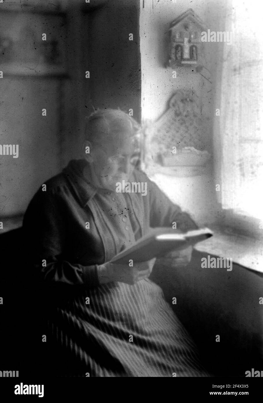 Portrait woman window Black and White Stock Photos & Images - Alamy