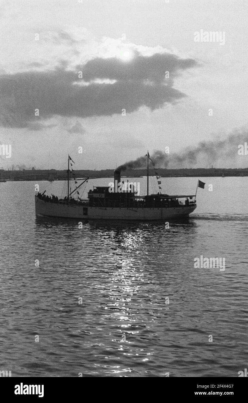 Steamer basin hires stock photography and images Alamy