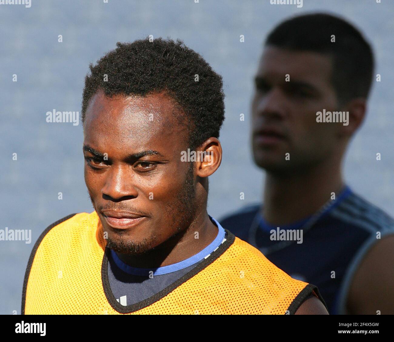 Michael essien of chelsea hi-res stock photography and images - Alamy