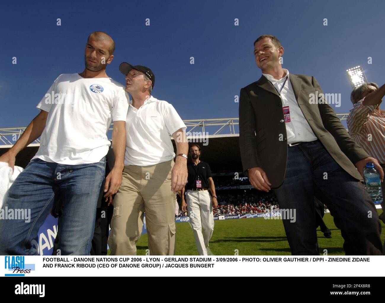 FOOTBALL - DANONE NATIONS CUP 2006 - LYON - GERLAND STADIUM - 3/09/2006 - PHOTO: OLIVIER GAUTHIER / DPPI - ZINEDINE ZIDANE AND FRANCK RIBOUD (CEO OF DANONE GROUP) / JACQUES BUNGERT Stock Photo