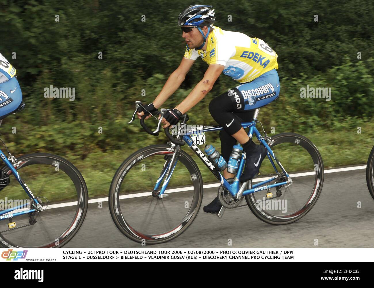 CYCLING - UCI PRO TOUR - DEUTSCHLAND TOUR 2006 - 02/08/2006 - PHOTO:  OLIVIER GAUTHIER / DPPI STAGE 1 - DUSSELDORF > BIELEFELD - VLADIMIR GUSEV  (RUS) - DISCOVERY CHANNEL PRO CYCLING TEAM Stock Photo - Alamy