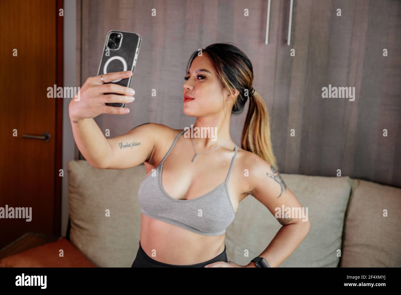 Asian girl workout exercise hi-res stock photography and images - Page 2 -  Alamy