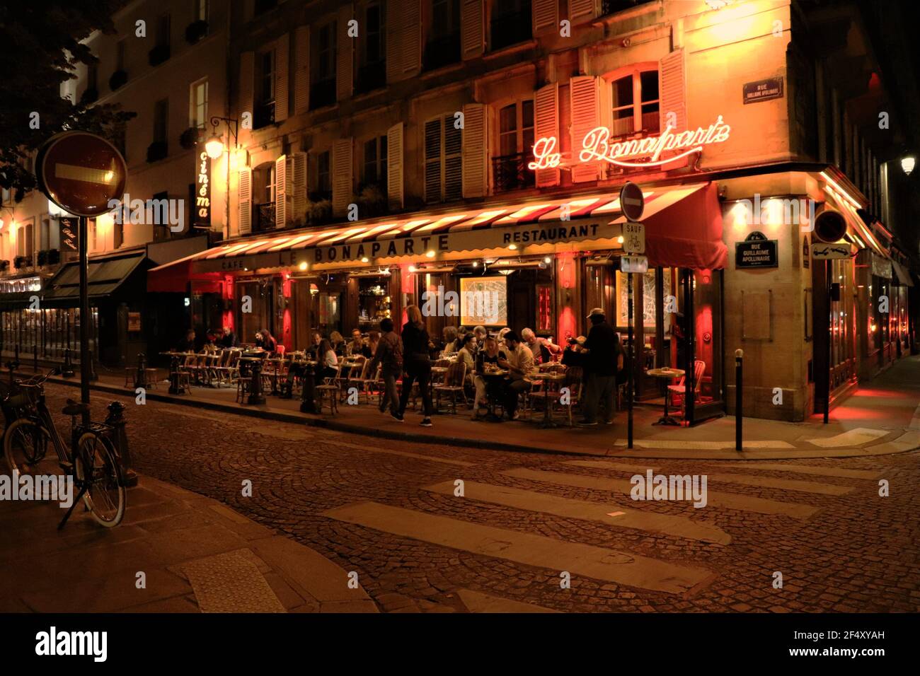 Late night dinner scene in Paris, France Stock Photo