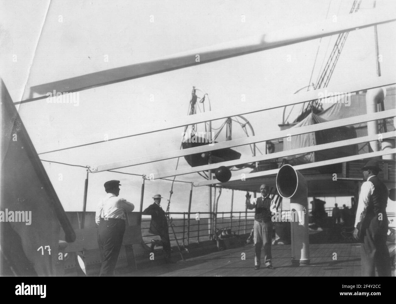 Cruises of the Hamburg America line, around 1911/1913. Men at the medicine ball game aboard a high-sea passenger steamer Stock Photo