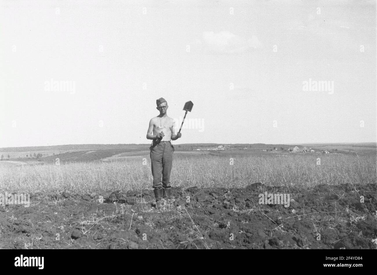 German Spade Second World War. Front pictures. Soviet Union. Relatives of the German ...