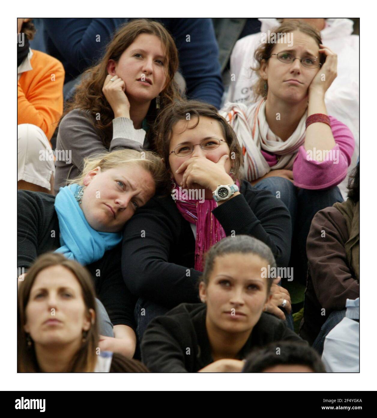 Support for Andrew Murray on Murray Mount (Henman Hill) Murray was playing against David Nalbandian.pic David Sandison 25/6/2005 Stock Photo