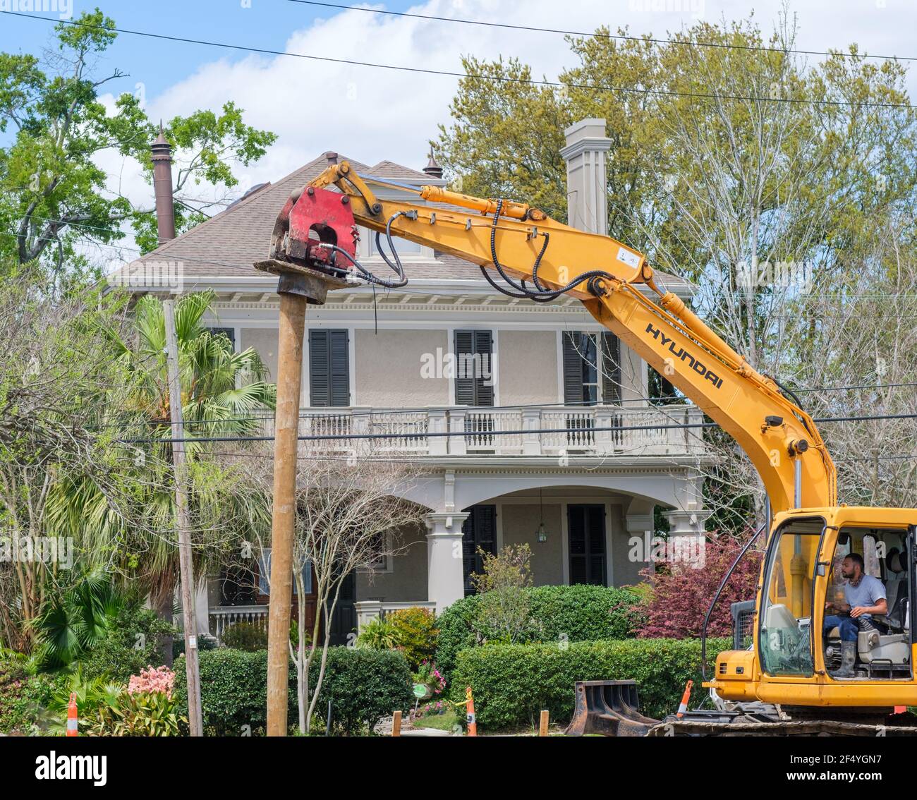 NEW ORLEANS, LA, USA - MARCH 22, 2021: Man operating pile driver for new construction in Uptown neighborhood Stock Photo