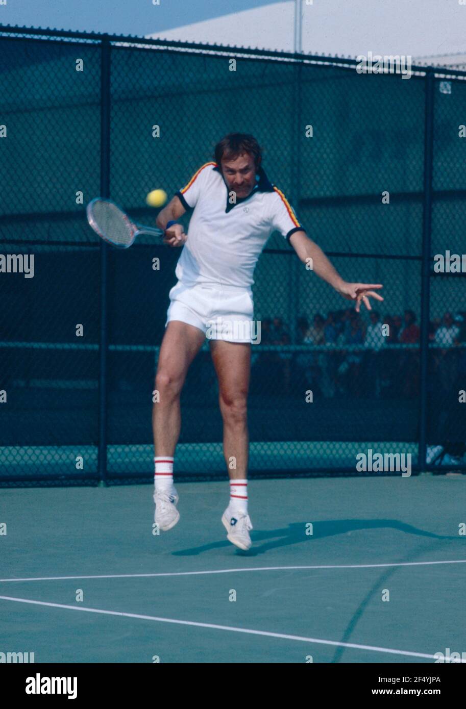 Photo Ancienne - Joueur De Tennis John Newcombe En Action 1968 (tirage Original, Vintage)