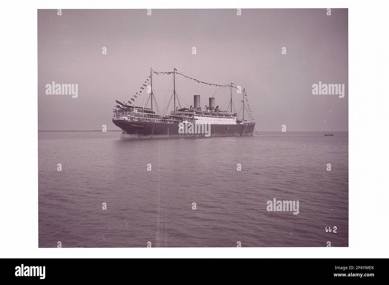 Bombay. High sea passenger steamer 'Cleveland' on Reede Stock Photo