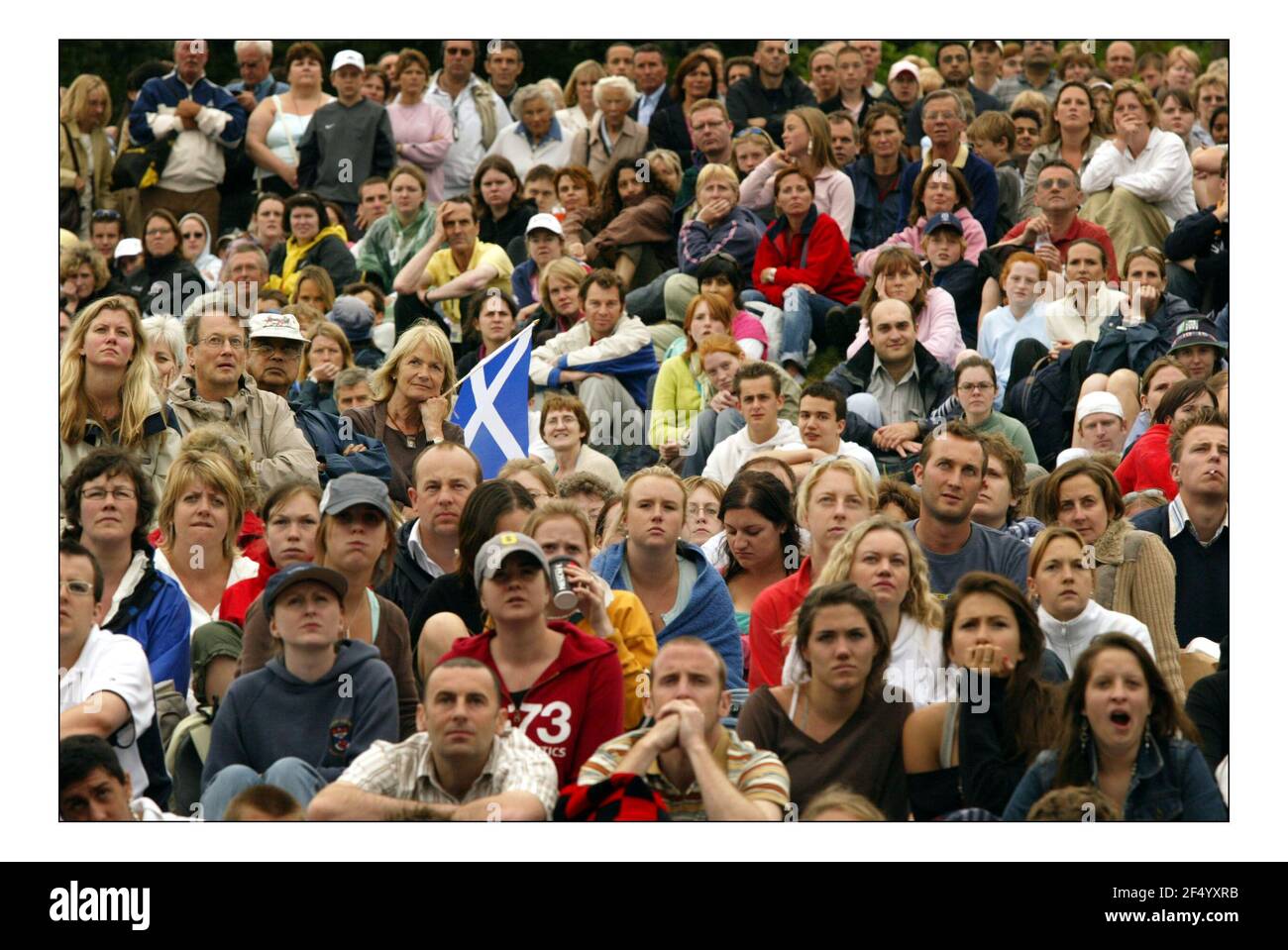 Support for Andrew Murray on Murray Mount (Henman Hill) Murray was playing against David Nalbandian.pic David Sandison 25/6/2005 Stock Photo