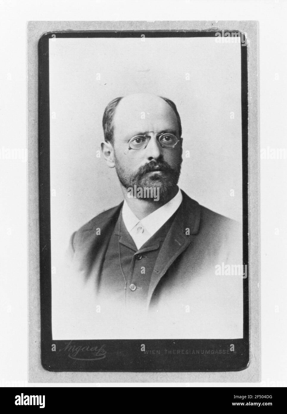 Portrait Karl Kautsky (1854-1938, writer, philosopher, politician). Recording before 1895 (?) In the Atelier Victor Angerer in Vienna Stock Photo