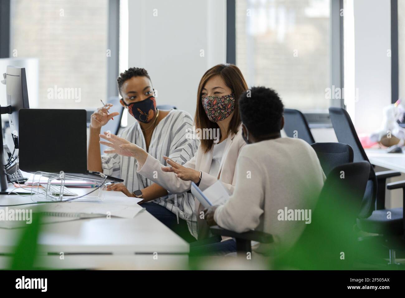Business people in face masks talking in office meeting Stock Photo - Alamy