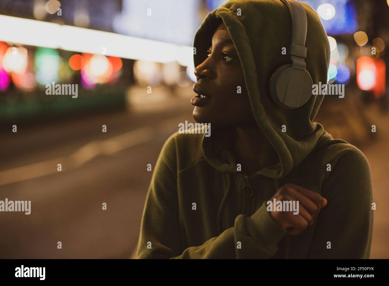 Woman street night alone hi-res stock photography and images - Alamy