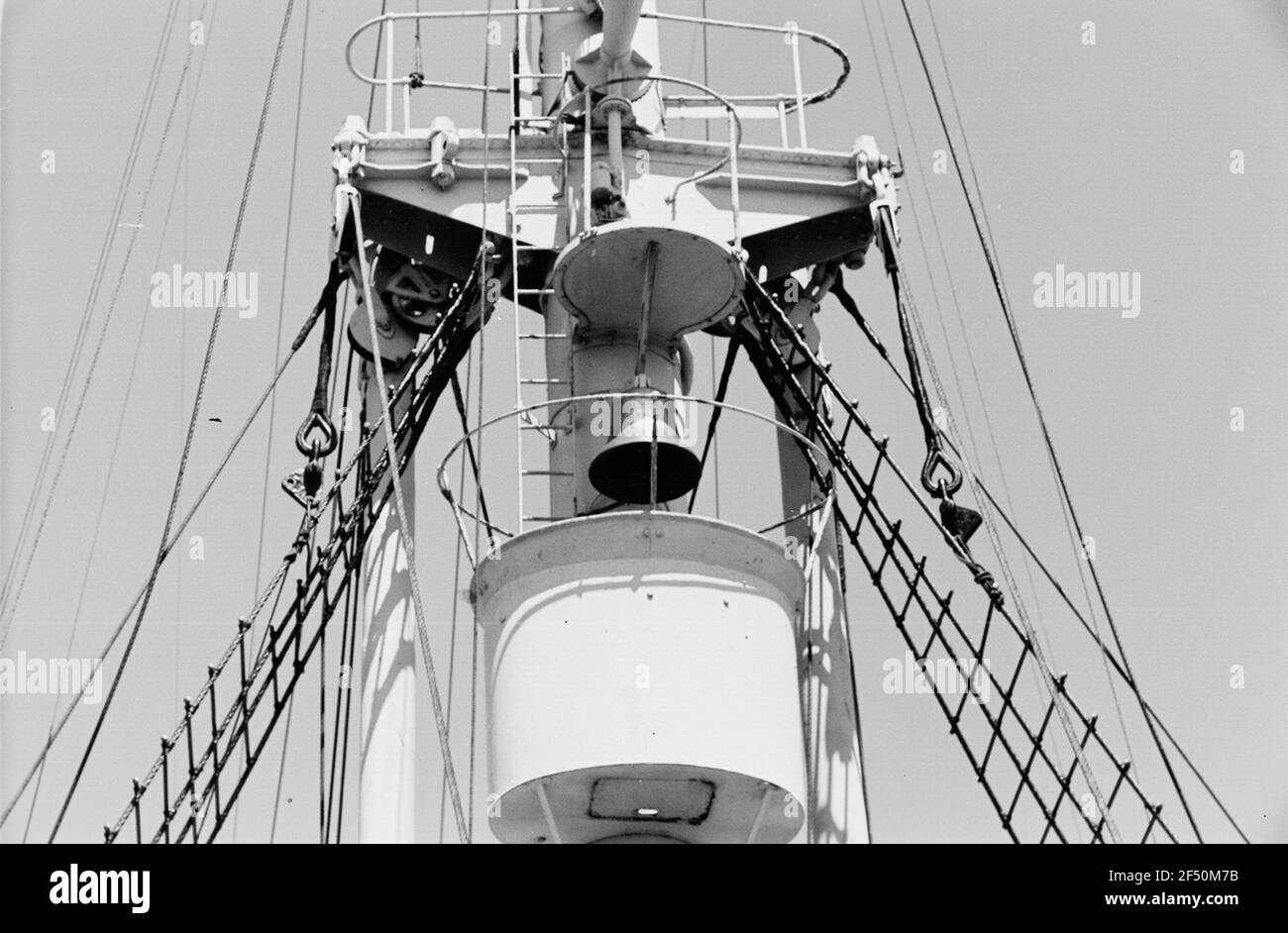 View mast sea Black and White