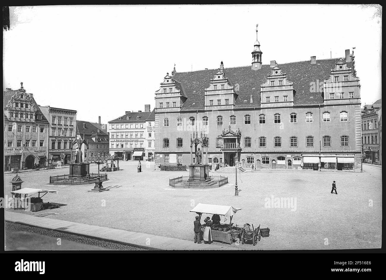 Martin luther memorial wittenberg Black and White Stock Photos & Images ...