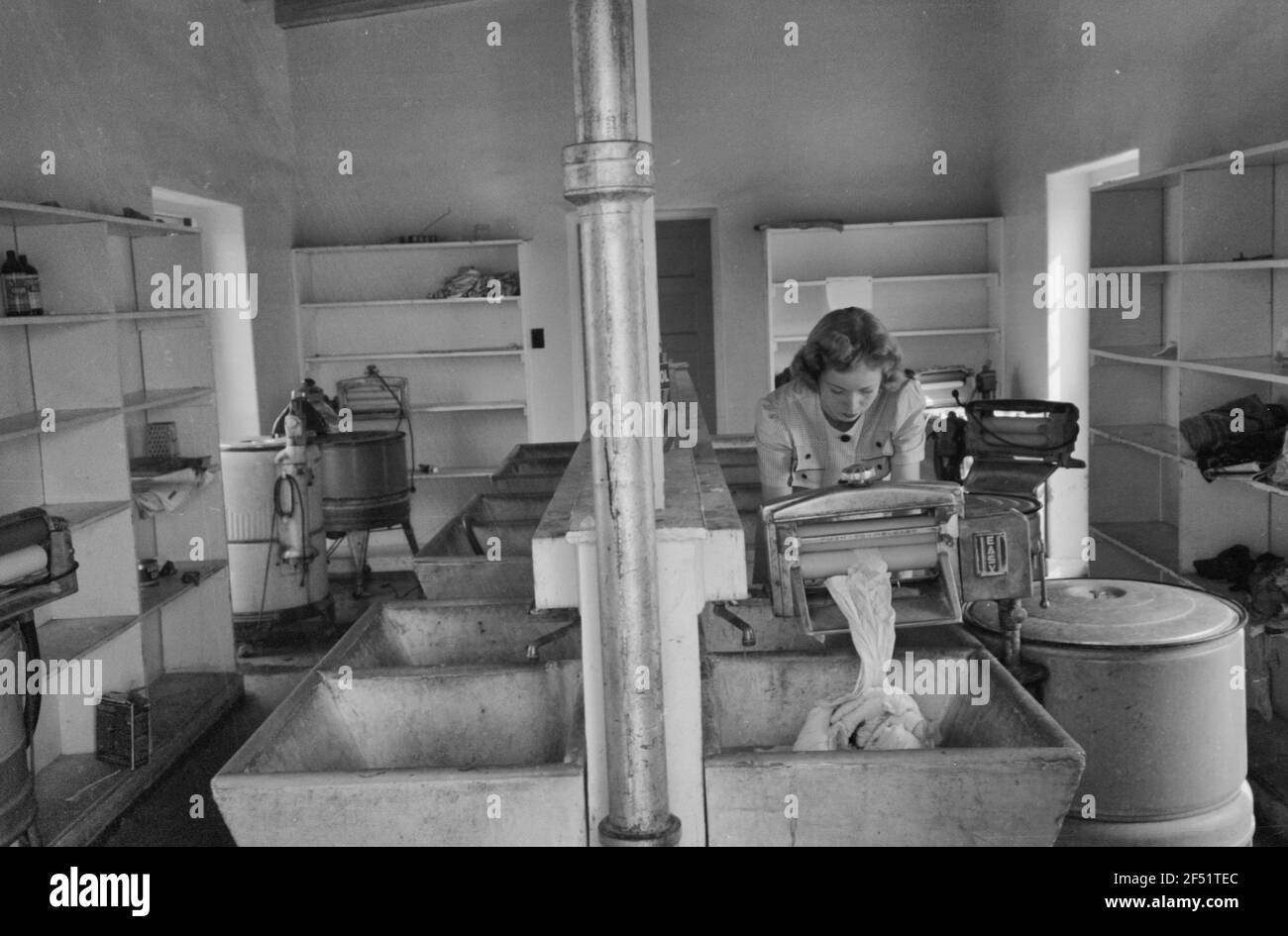 Washday at the FSA (Farm Security Administration) Camelback Farms, Phoenix, Arizona, 1942 Stock Photo