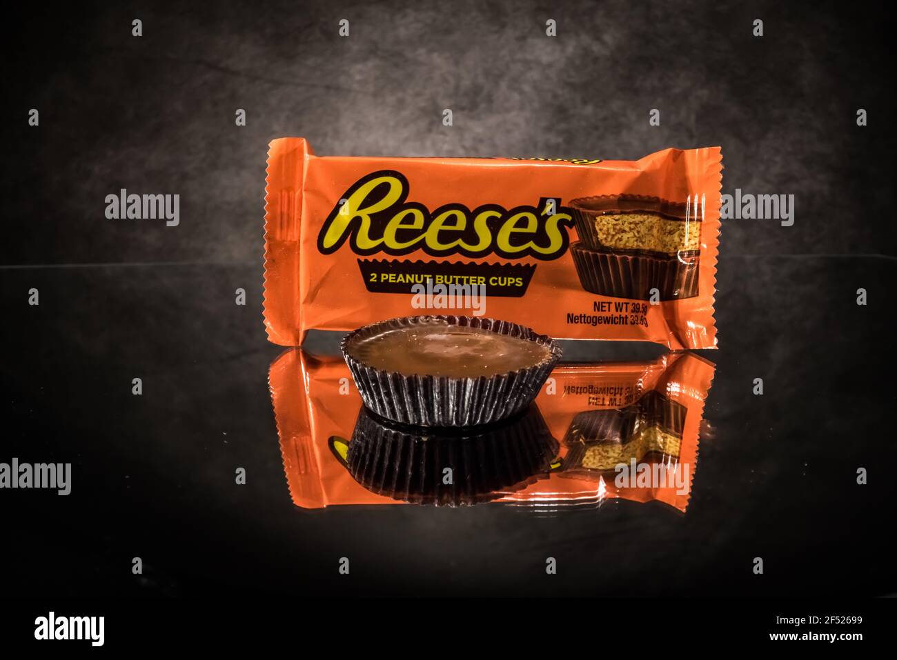 Reeses peanut butter cups hi-res stock photography and images - Alamy