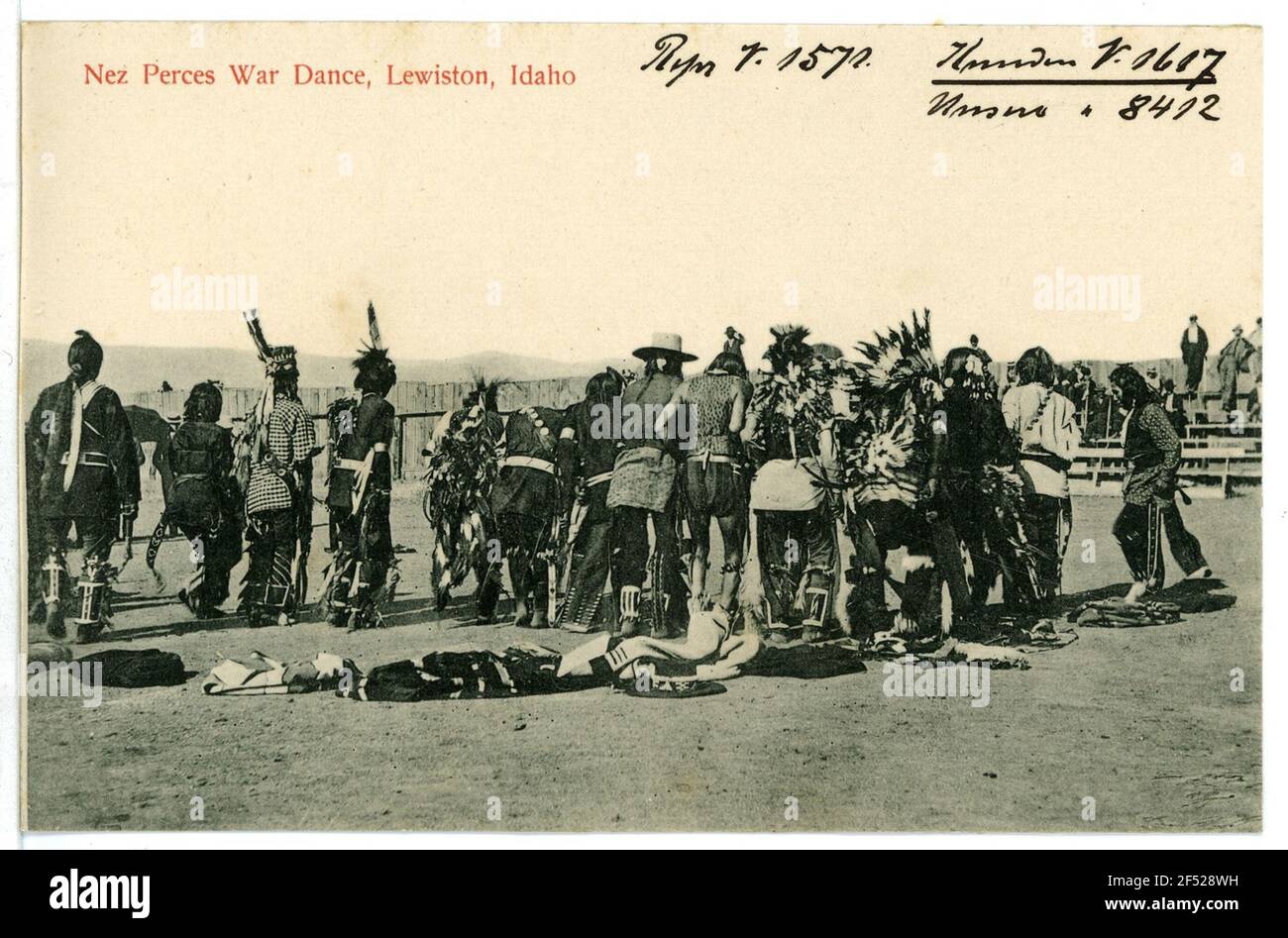 Native american war dance hi-res stock photography and images - Alamy