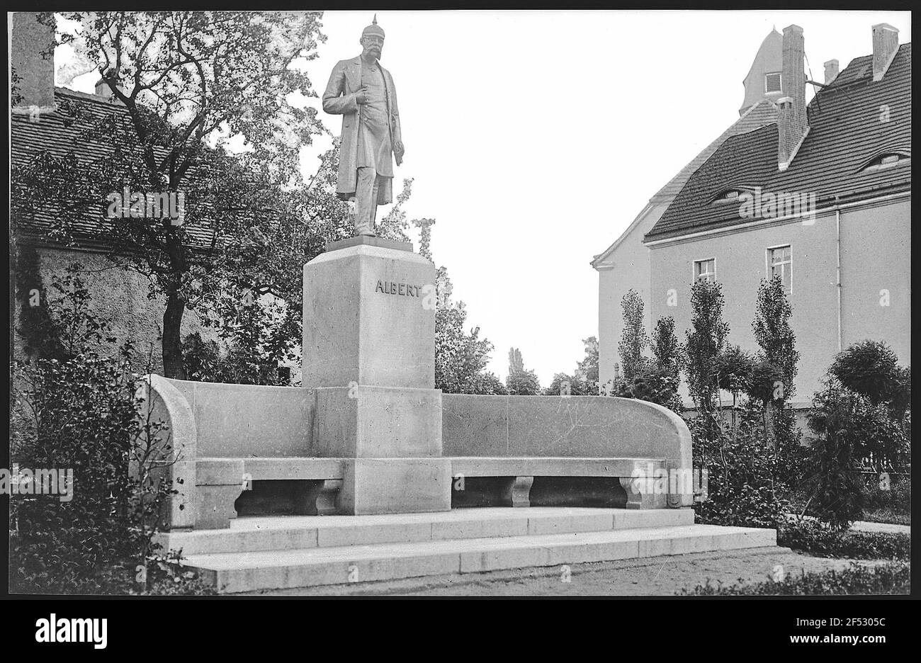 Memorial pedestal Black and White Stock Photos & Images - Alamy