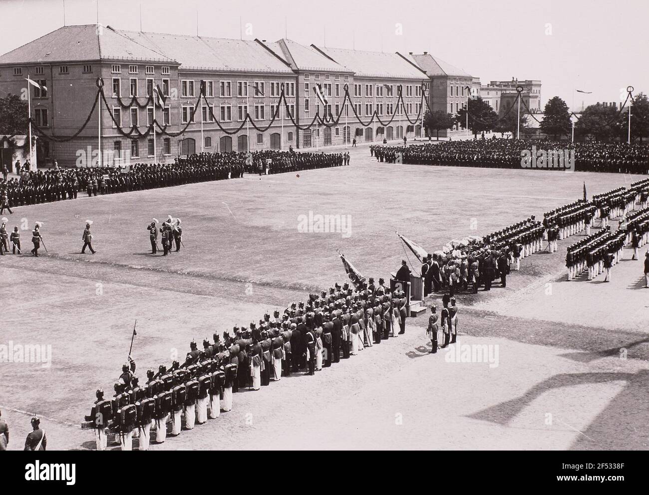 Friedrich August III., King of Saxony, and Grand Duke Friedrich II of Baden visiting the Infantry Regiment No. 103 of the Royal Saxon Army in King-Albert barracks in Bautzen on 17.10.1908 Stock Photo