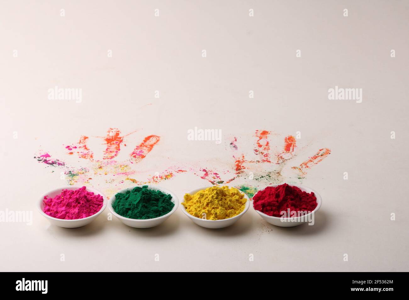 Holi greetings hi-res stock photography and images - Alamy