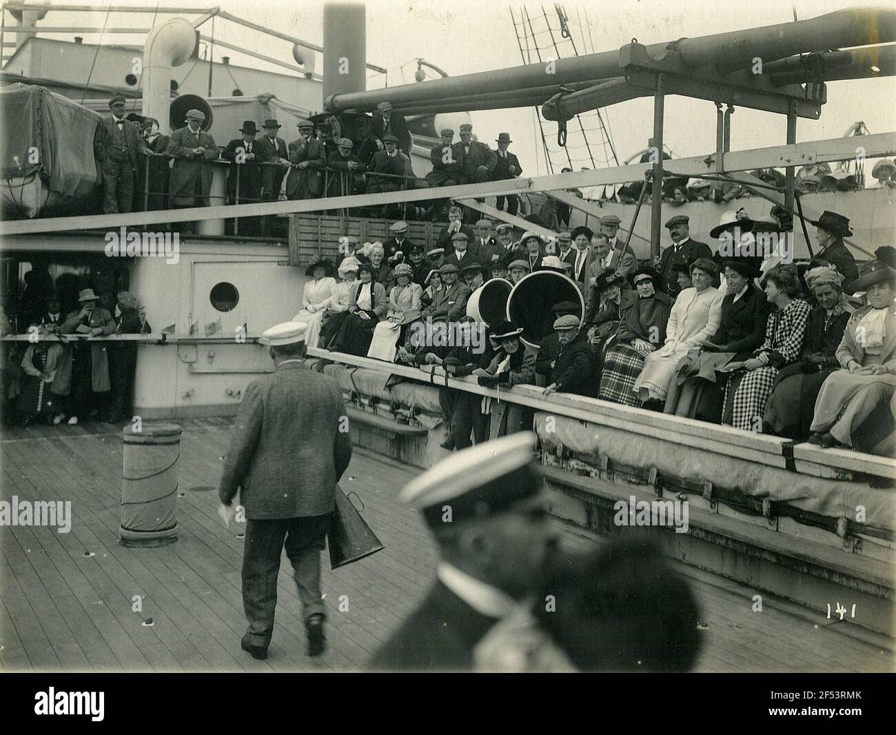 1920s passengers on boat deck hi-res stock photography and images - Alamy