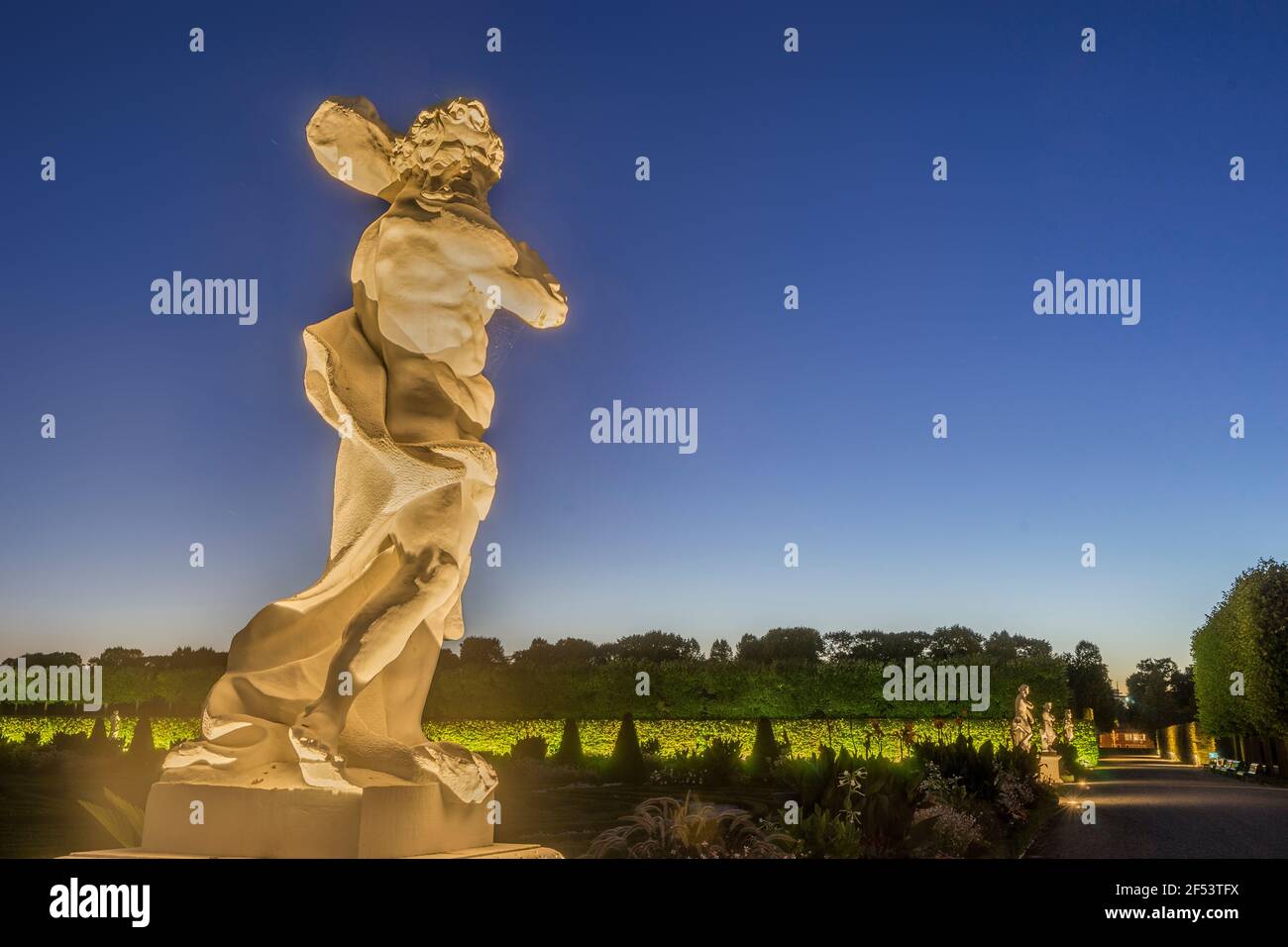 geography / travel, Germany, Lower Saxony, Hanover, statue 'Herkules mit Stier' in the Herrenhausen Gardens in the evening, Property-Released Stock Photo