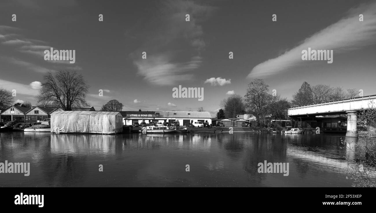 Staines railway bridge Black and White Stock Photos & Images Alamy