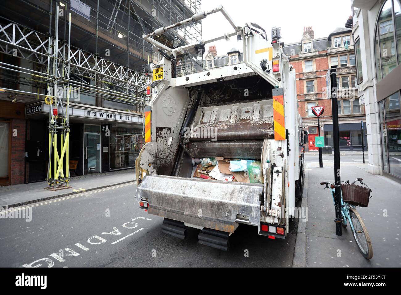 London, UK. 23rd Mar, 2021. A dustcart refuse lorry. Today marks the first anniversary of the start of UK lockdown restrictions because of the COVID-19 Coronavirus pandemic. A national minute's silence at 12.00pm marks the moment of reflection. London is pictured today (March 23, 2021), on the anniversary of the first Coronavirus lockdown. Credit: Paul Marriott/Alamy Live News Stock Photo