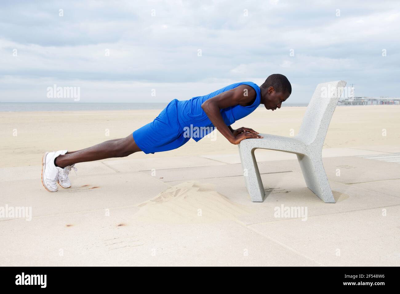 One arm push ups hi-res stock photography and images - Alamy