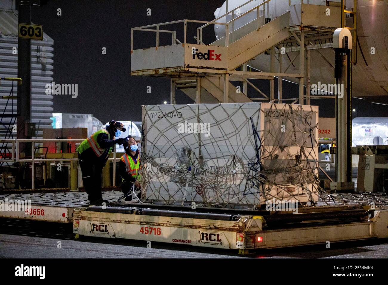 Toronto pearson airport vaccine hires stock photography and images Alamy