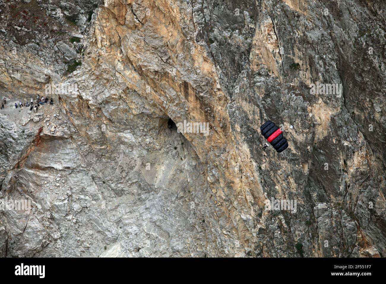 Base Jump after paragliding on the Dark Canyon in district of Kemaliye  (Egin), Erzincan, Turkey. Kemaliye is extreme sport center in Eastern  Turkey Stock Photo - Alamy, image size:1300x956