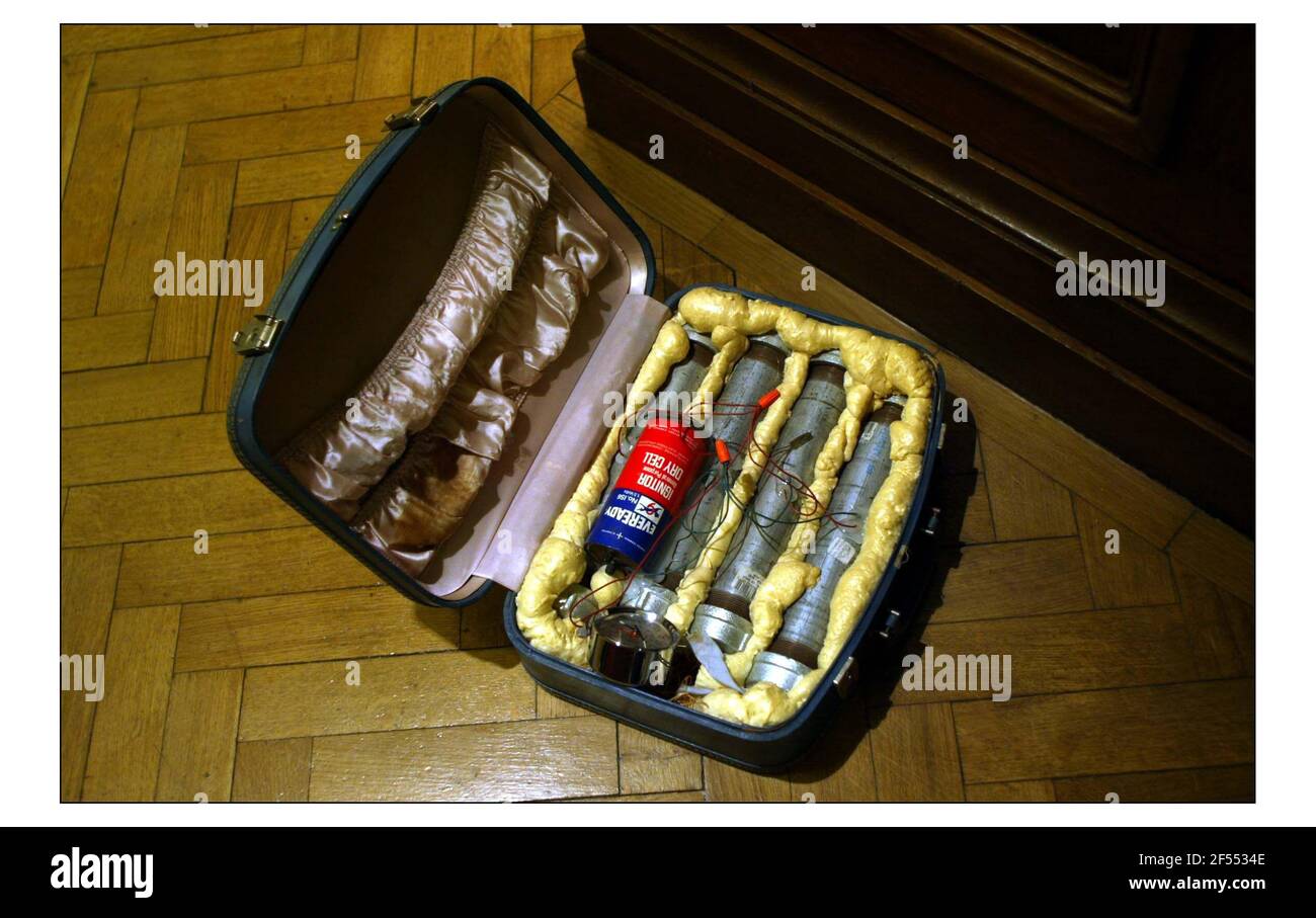 Suitcase bomb hires stock photography and images Alamy