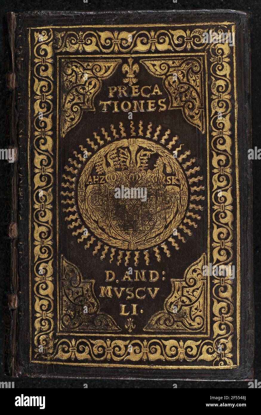 Einband. Leder, gepragt und vergoldet; 14,2 x 10 x 2.9 cm (Buchgröße)  (1573). Front cover. Aus: Muscle Andrew Prayers From Veteribvs Orthodox  Doctoribvs / from church hymns and songs; with the Psalms;