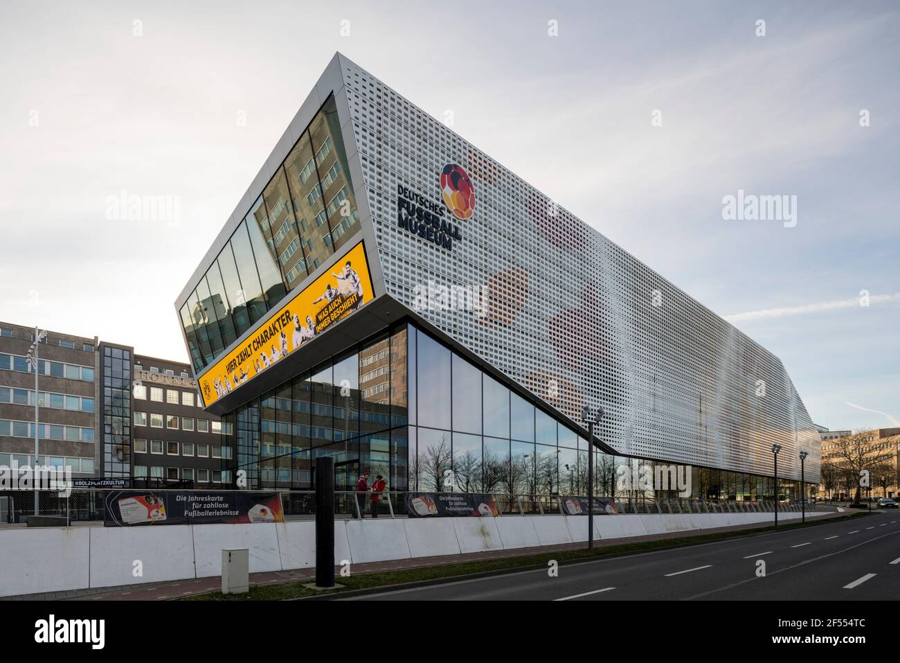 Dortmund, Deutsches Fußballmuseum, 2015 vom Architektenbüro HPP Hentrich-Petschnigg + Partner, HPP erbaut Stock Photo