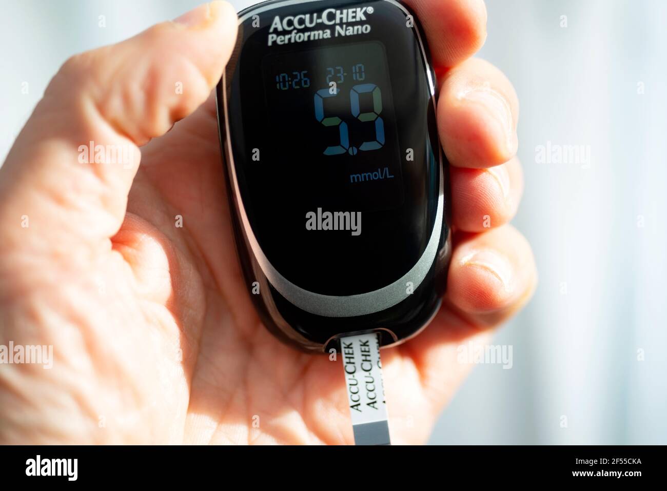 Accu Chek Performa Nano blood glucose monitor Stock Photo - Alamy