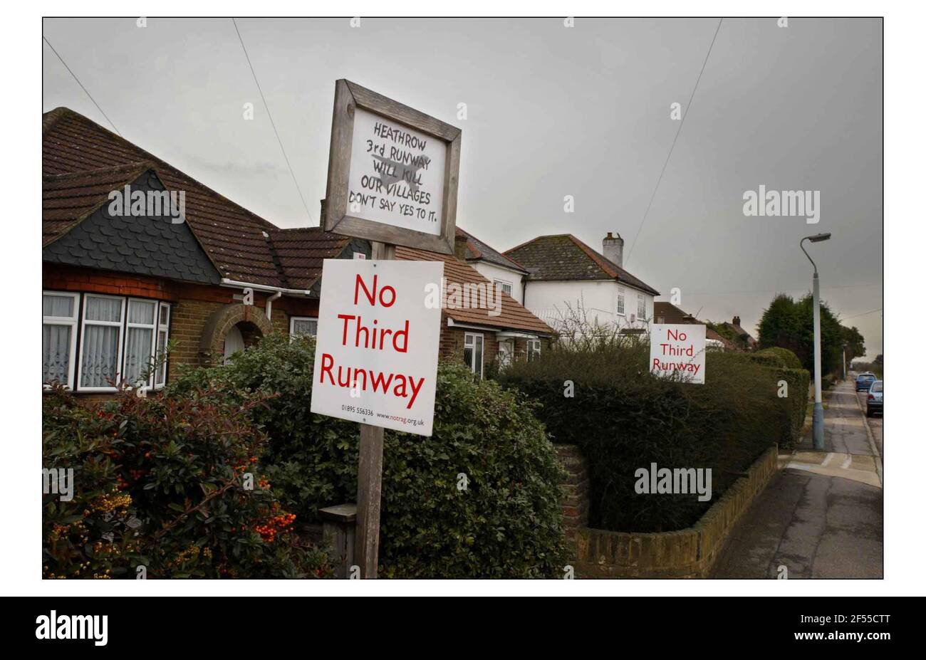 Third runway at Heathrow......The village of Sipson between the A4 and M4 roads on the border of Heathrow which is in the path of the proposed new runway.pic David Sandison 22/10/2003 Stock Photo