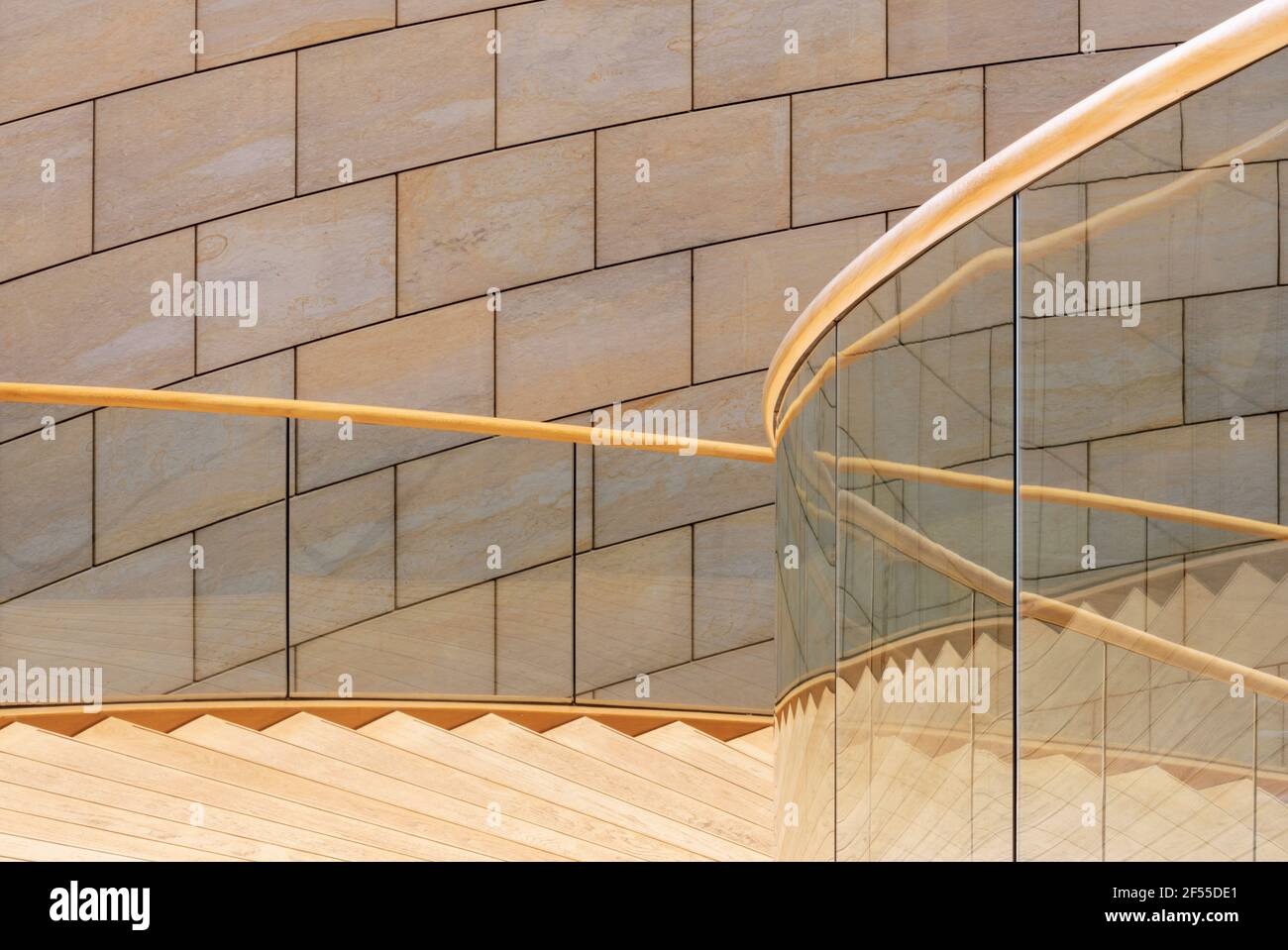 Düsseldorf, Landtag Nordrhein-Westfalen, 1988 nach Entwürfen des Architekturbüros Eller, Moser, Walter + Partner erbaut, Treppe im Foyer Stock Photo