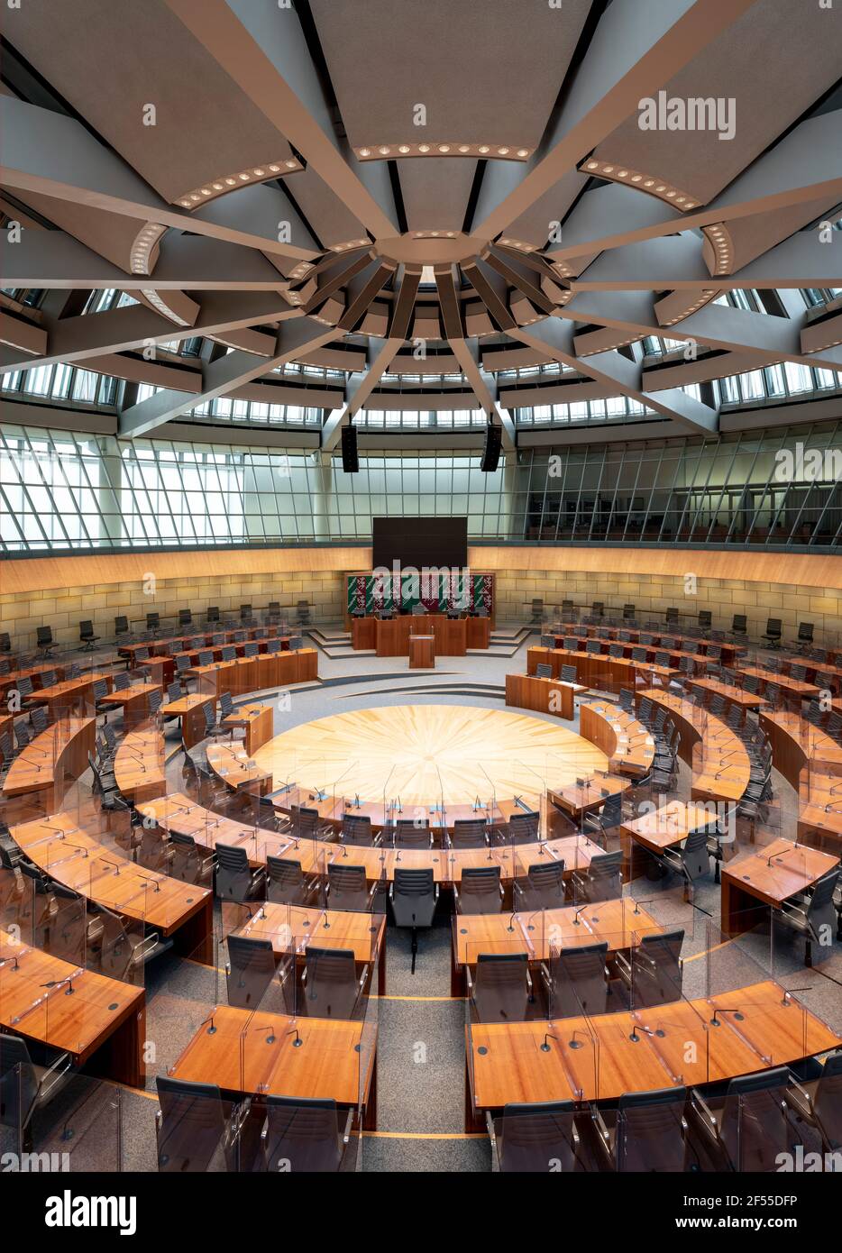 Düsseldorf, Landtag Nordrhein-Westfalen, 1988 nach Entwürfen des Architekturbüros Eller, Moser, Walter + Partner erbaut, Plenarsaal Stock Photo