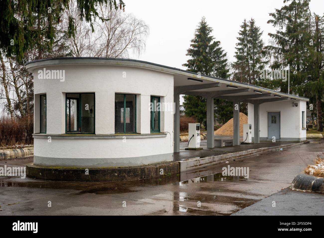 Schleiden-Gemünd, NS-Ordensburg Vogelsang, zwischen 1936 und 1939 als Schulungsstätte für den Nachwuchs des NSDAP-Führungskaders erbaut, Tankstelle au Stock Photo