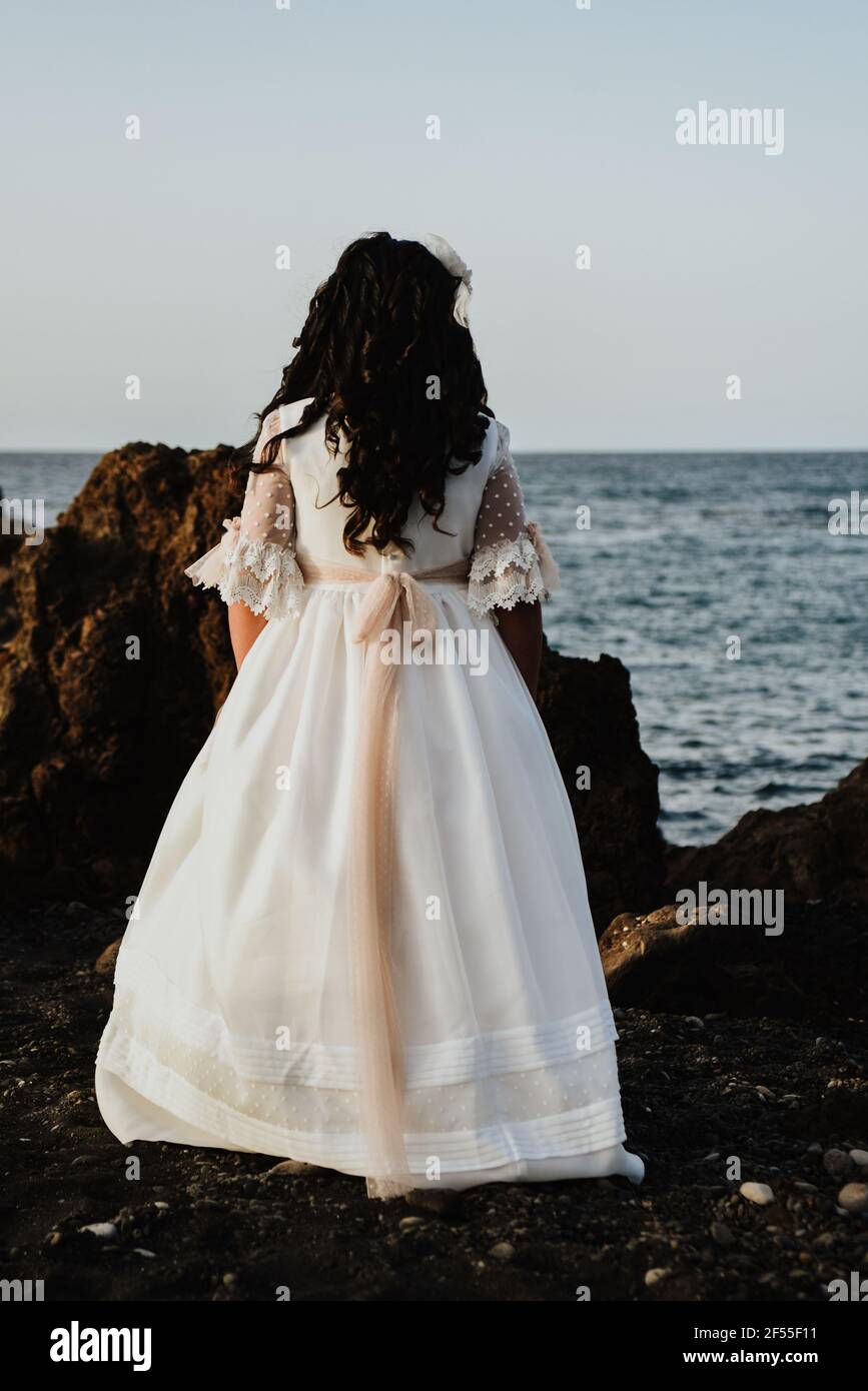 Bride alone vintage hi-res stock photography and images - Alamy