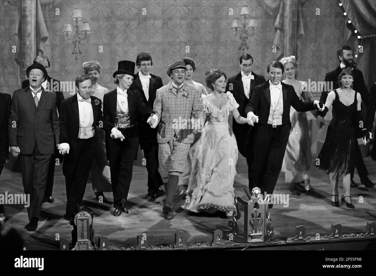Roy Hudd and actor pals at the City Varieties theatre in Leeds in Feb 1981 Stock Photo