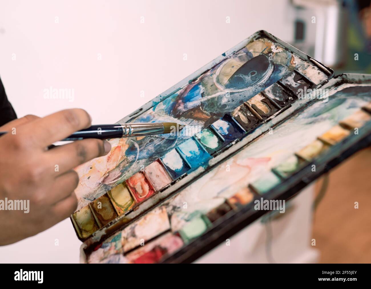 Female painter holding palette at art studio Stock Photo - Alamy