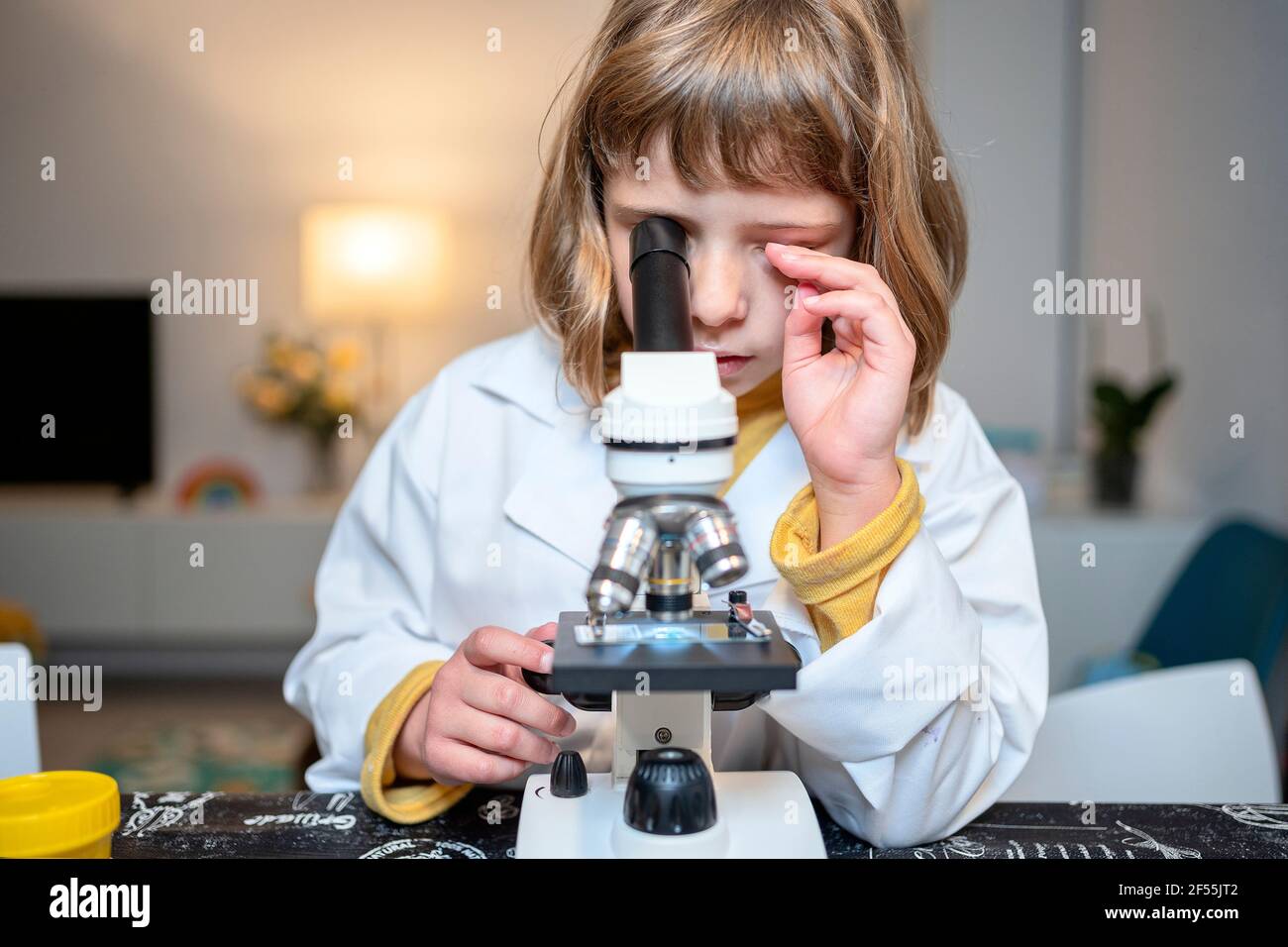 Girl in lab coat hi-res stock photography and images - Alamy
