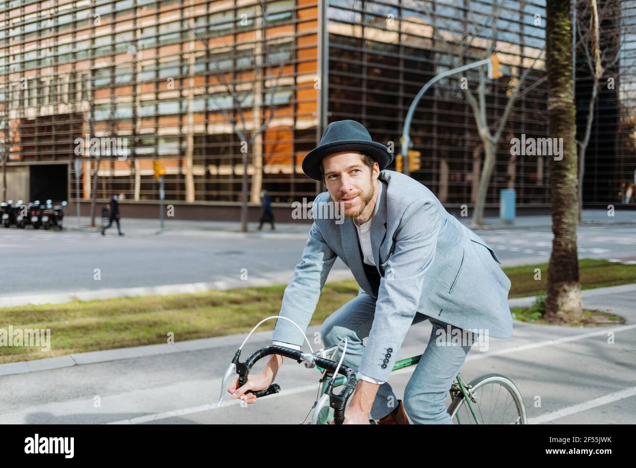 Wearing racing suit hires stock photography and images Alamy