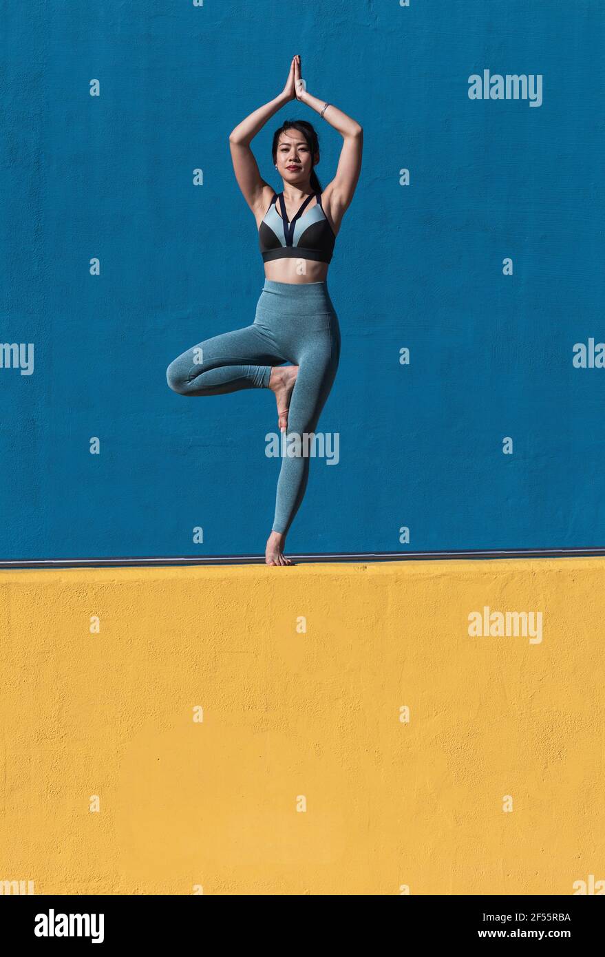 Woman standing posture hi-res stock photography and images - Alamy