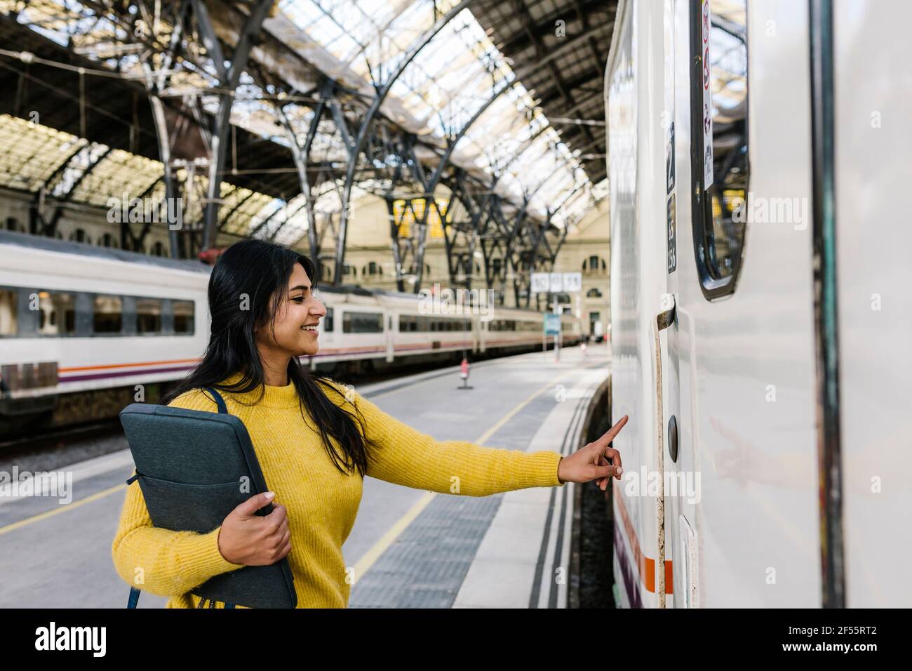 Black person train platform hi-res stock photography and images - Alamy