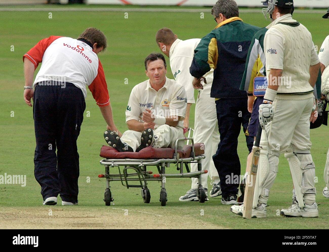 ENGLAND  V AUSTRALIA  TRENT BRIDGE   3rd TEST AUG 2001    STEVE WAUGH GOES OFF HURT Stock Photo