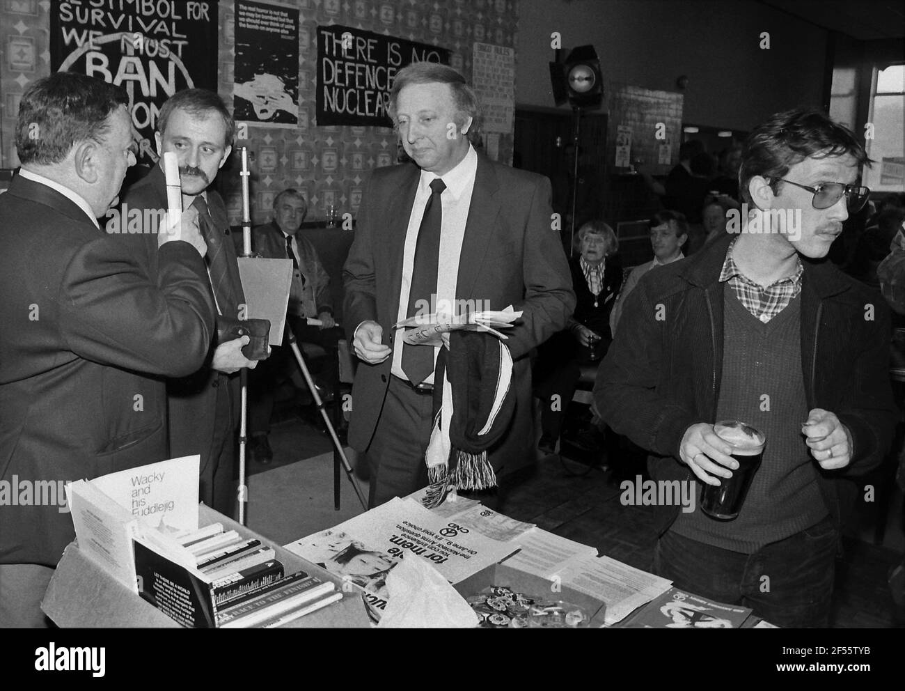 Arthur Scargill at CND meeting in Shipley in 1983 Stock Photo